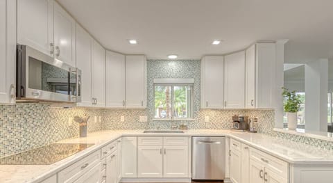 Open layout fully appointed eat in kitchen with island for 4, stainless steel refrigerator with filtered water/ice maker, Keurig machine for pod or regular drip coffee, toaster, microwave, filtered water etc. Look on listing for a detailed list of everything located inside kitchen.