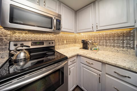 SWP Creekside 403 kitchen detail