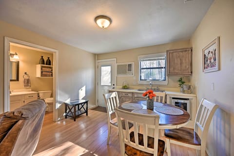 Dining Area | Wet Bar