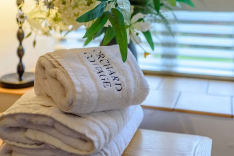 Orchard Cottage Bedroom 2 - StayCotswold