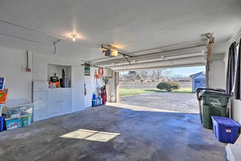 Parking | Garage (1 Vehicle) | Driveway (4 Vehicles)