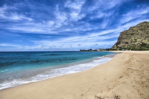 Beach nearby, sun loungers, beach towels