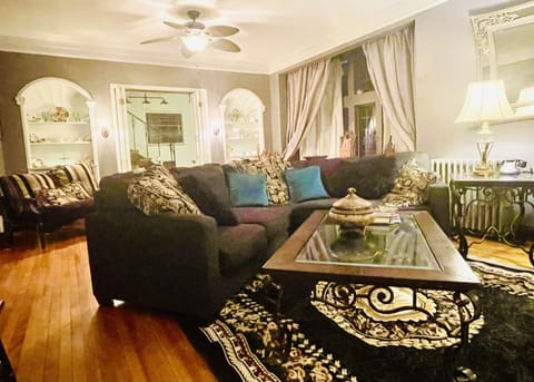 17 x 21 ft living room with 12 ft high bay window 