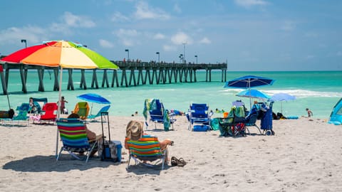 Beach nearby, sun loungers, beach towels