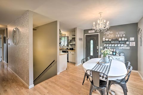 Dining Area | Dishware & Flatware Provided