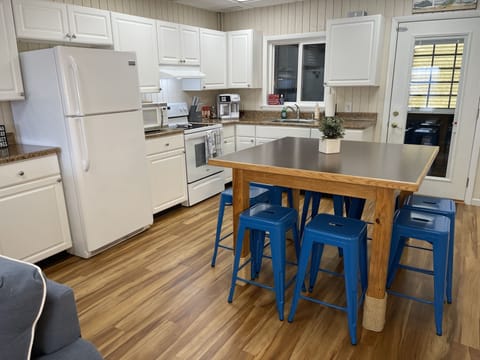 A nicely-sized kitchen to feed the family!
