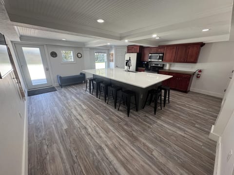 Chef's kitchen awaits! Dishwasher-range-fridge/freezer.