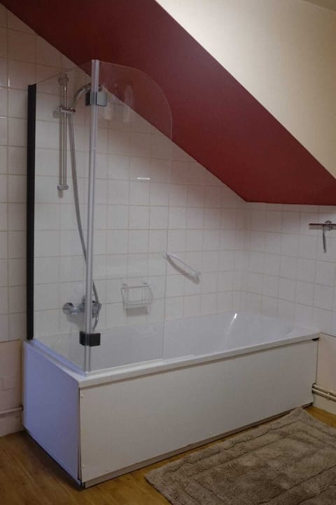 Combined shower/tub, hair dryer, towels, soap