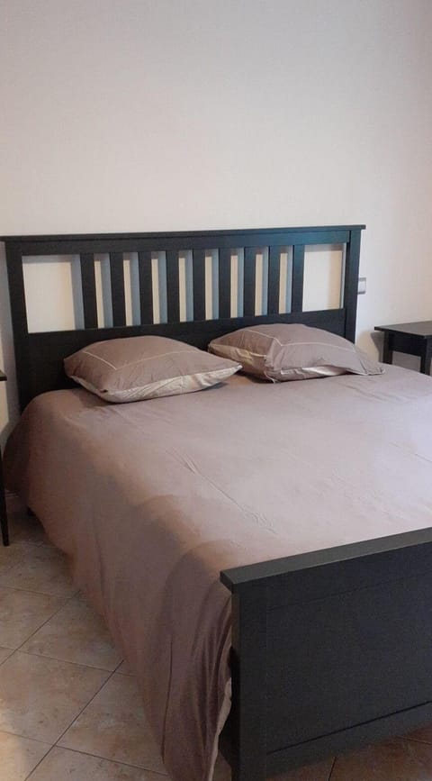 4 bedrooms, travel crib, WiFi, bed sheets