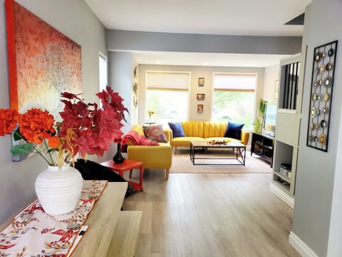 Living area | Smart TV, fireplace, foosball, books