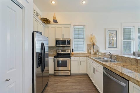 Val-Holla - Vacation Rental Beach House Near Gulf with Private Pool and Community Beach Access on Holiday Isle in Destin, Florida - Five Star Properties Destin/30A