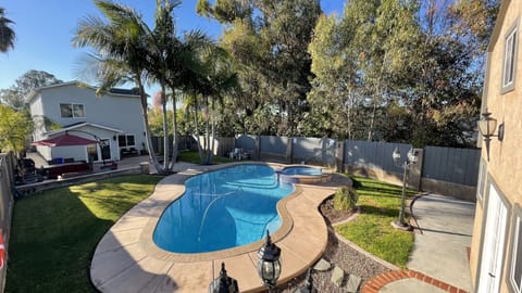 Private Spacious Backyard With Pool/Spa/Fire Pit