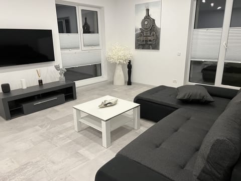 Living area | Smart TV, video games, video library