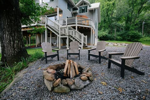 Come relax and enjoy the Blue Ridge Mountains at Black Bear Lodge!