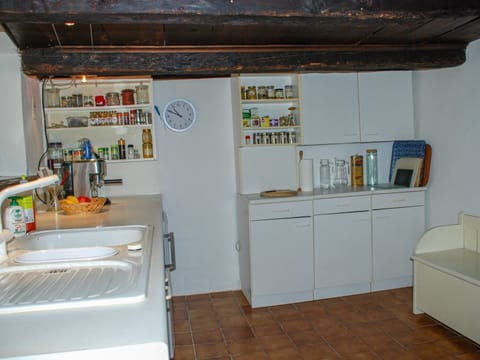 Sky, Plant, Building, Property, Window, Tree, Slope, Land Lot, House, Urban Design