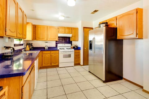 Kitchen | Fully Equipped | Basic Cooking Essentials Provided