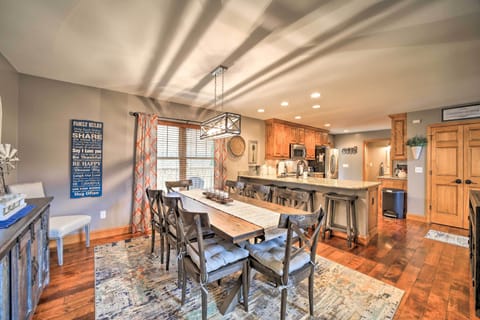 Formal Dining Area | Breakfast Bar