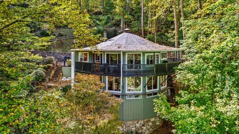 Huge windows overlooking MV Golf Course with surrounding mountain views