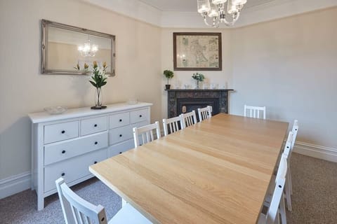 The Townhouse @ Scarborough - Host & Stay