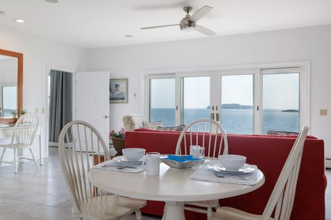 Guest House - 2 levels Ocean Views.  2/2 WIFI, Fans, Equipped kitchen
