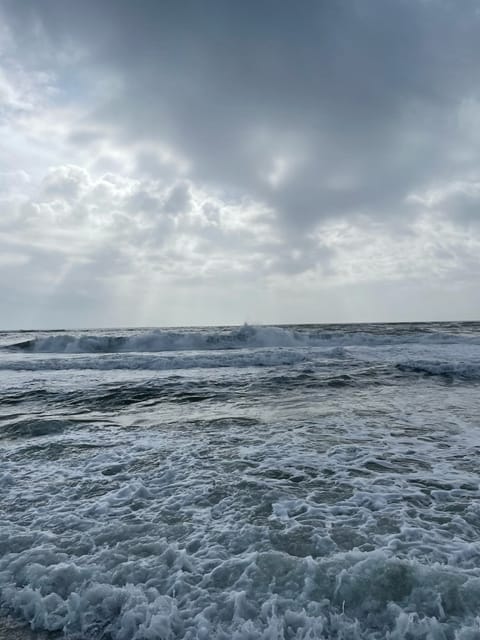 Beach nearby, sun loungers, beach towels