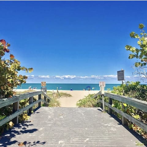 Beach nearby, sun loungers, beach towels