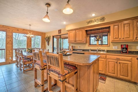 Kitchen | Dishware & Flatware Provided