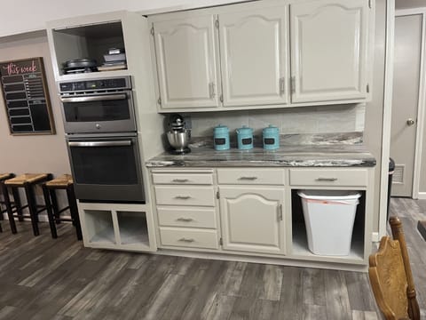 Kitchen oven/microwave