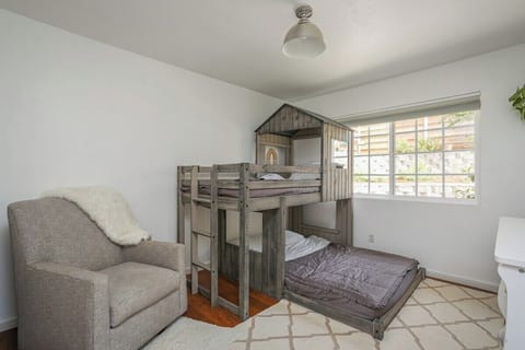 3 bedrooms, iron/ironing board, travel crib, WiFi