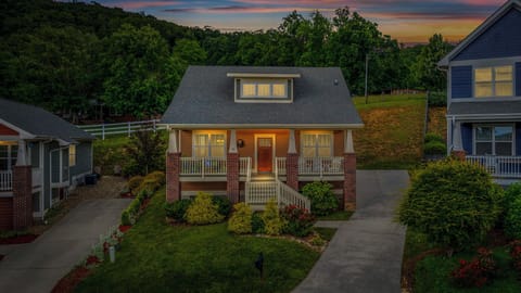 Enjoy a relaxing escape to the mountains at Barley's Bungalow