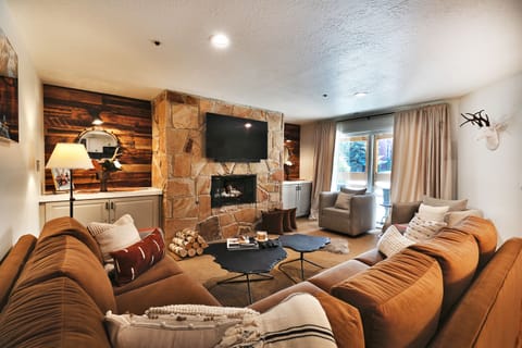 Living area | Smart TV, fireplace, stereo