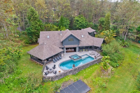 Welcome to The Lodge at Kaloko.
Minutes away from the most beautiful beaches.