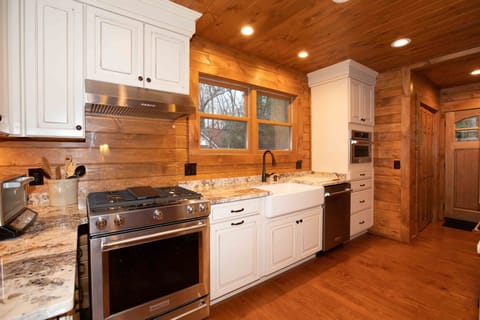 New Designer Kitchen with high-end appliances