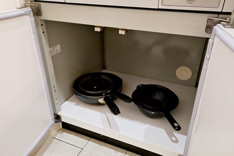 Fridge, microwave, stovetop, cookware/dishes/utensils