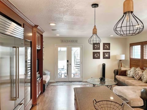 TV area off of kitchen (1).