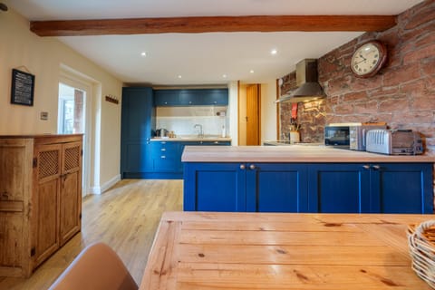 2 Eden Grove Cottages - Modern Kitchen & Dining Area