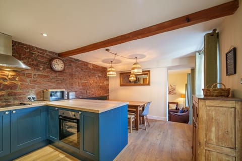 2 Eden Grove Cottages - Modern Kitchen