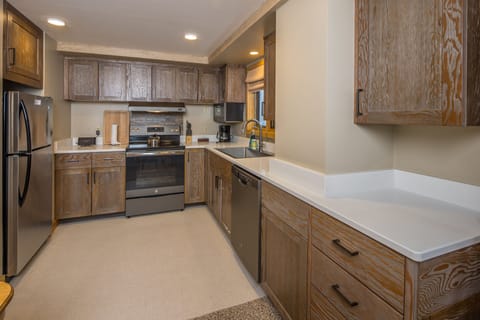 Ample counter space | Main Level