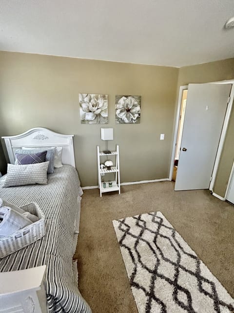 4 bedrooms, in-room safe, desk, iron/ironing board