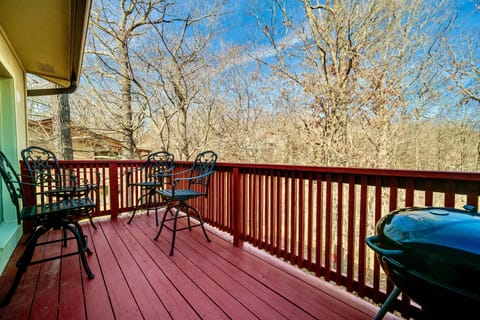 Amazing back deck w/ charcoal grill. Views of Tunnel Vision trail just below!