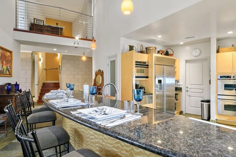 Kitchen with large island