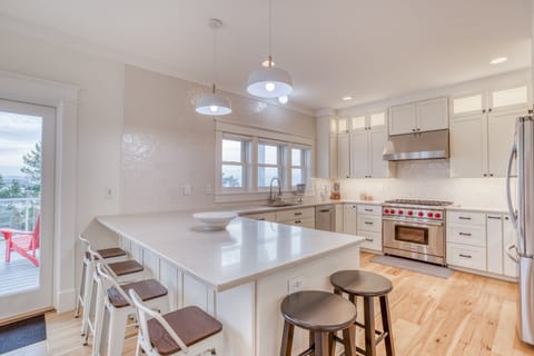 Kitchen with Breakfast Table