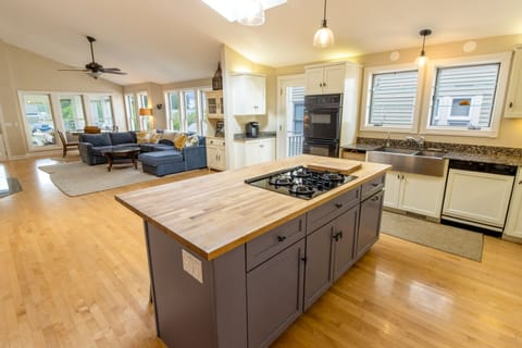 Main Level | Kitchen