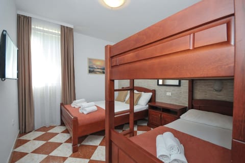 1 bedroom, in-room safe, iron/ironing board, free WiFi