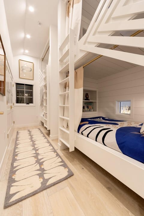 4 bedrooms, memory foam beds, WiFi, bed sheets