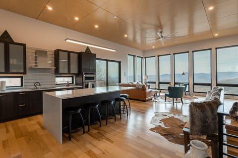 Bar seating for 6 around the Island