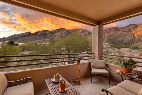 STUNNING Views of Ventana Canyon, Mountains AND City Lights! Clean ...