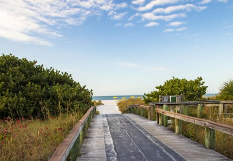 Beach nearby, sun loungers, beach towels