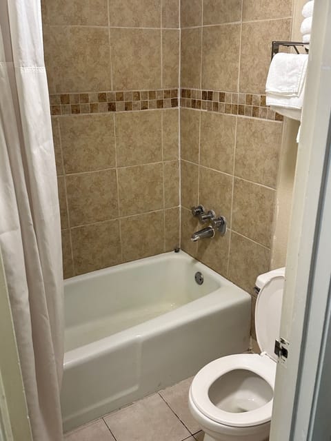 Combined shower/tub, towels, soap, toilet paper