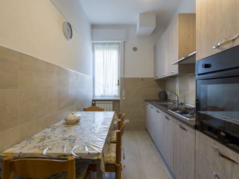 Cabinetry, Furniture, Property, Sink, Kitchen Sink, Tap, Countertop, Building, Wood, Table